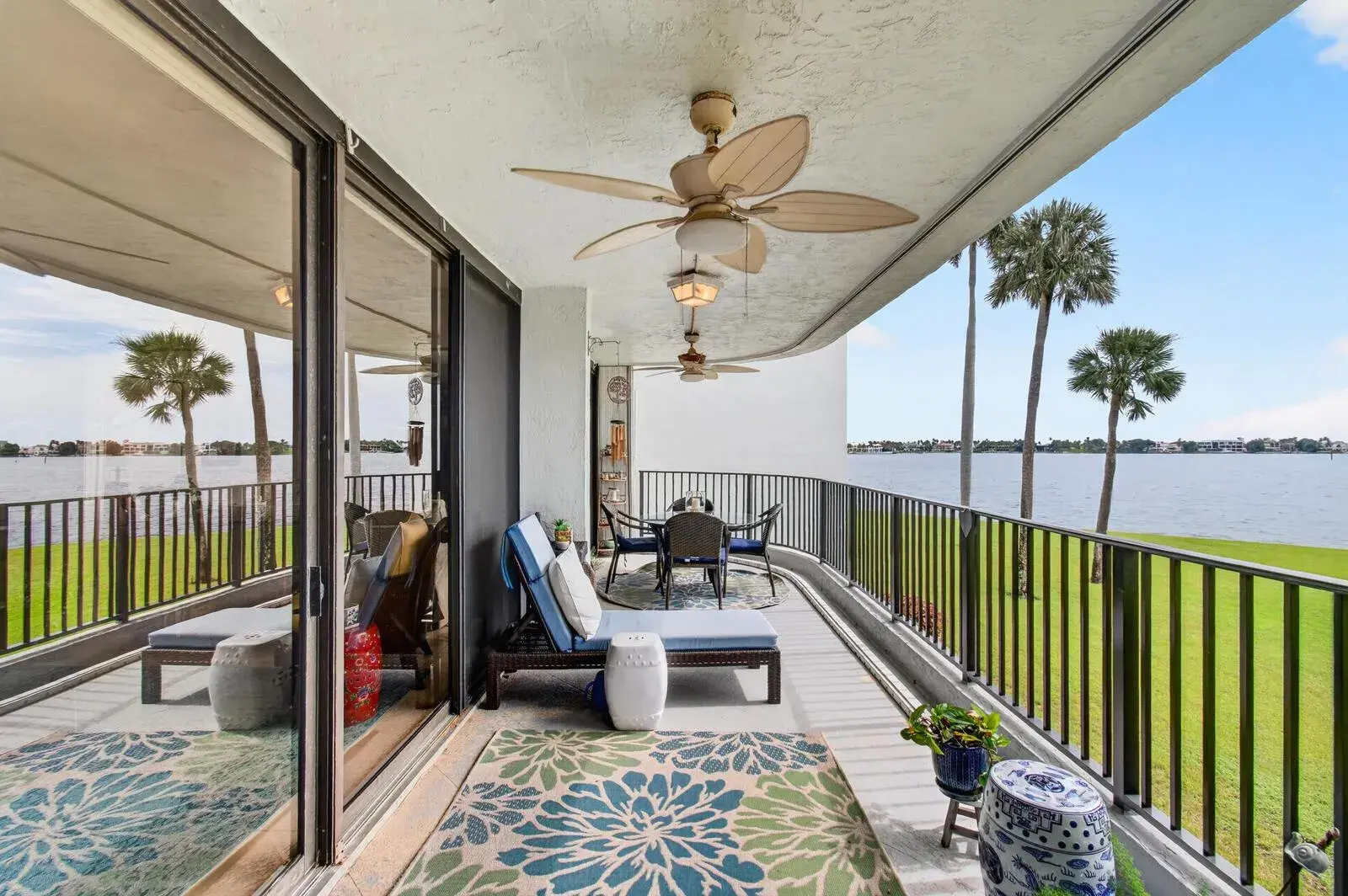 8200 LAKESHORE Drive # 2010, Hypoluxo FL 33462