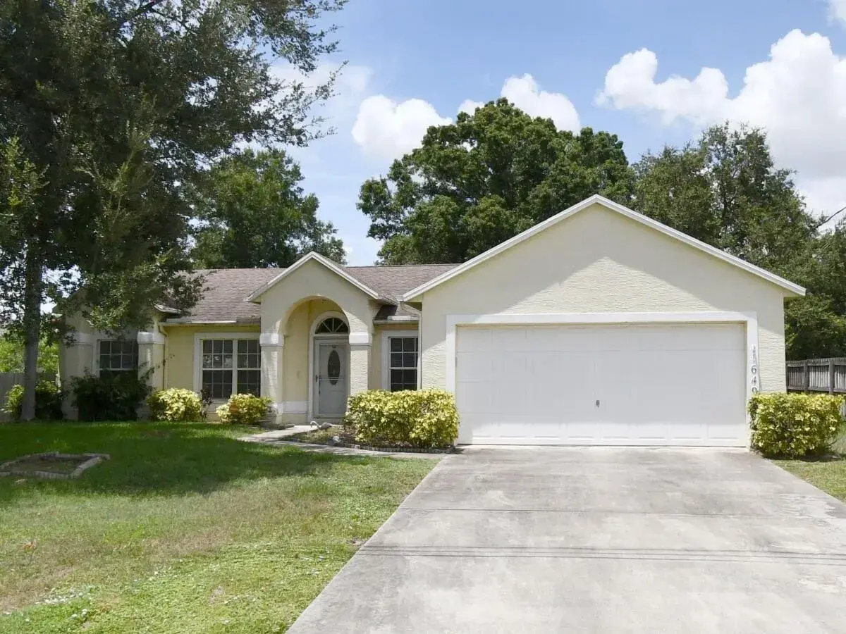 3 bedroom 2 bath Residential for sale at 1649 SW ALVATON Avenue, Port St. Lucie FL 34953
