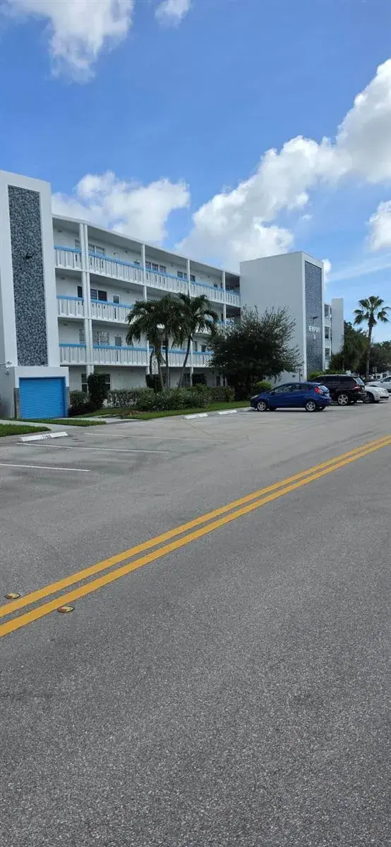 2 bedroom 1 bath Residential for sale at 4102 NEWPORT U # 4102, Deerfield Beach FL 33442