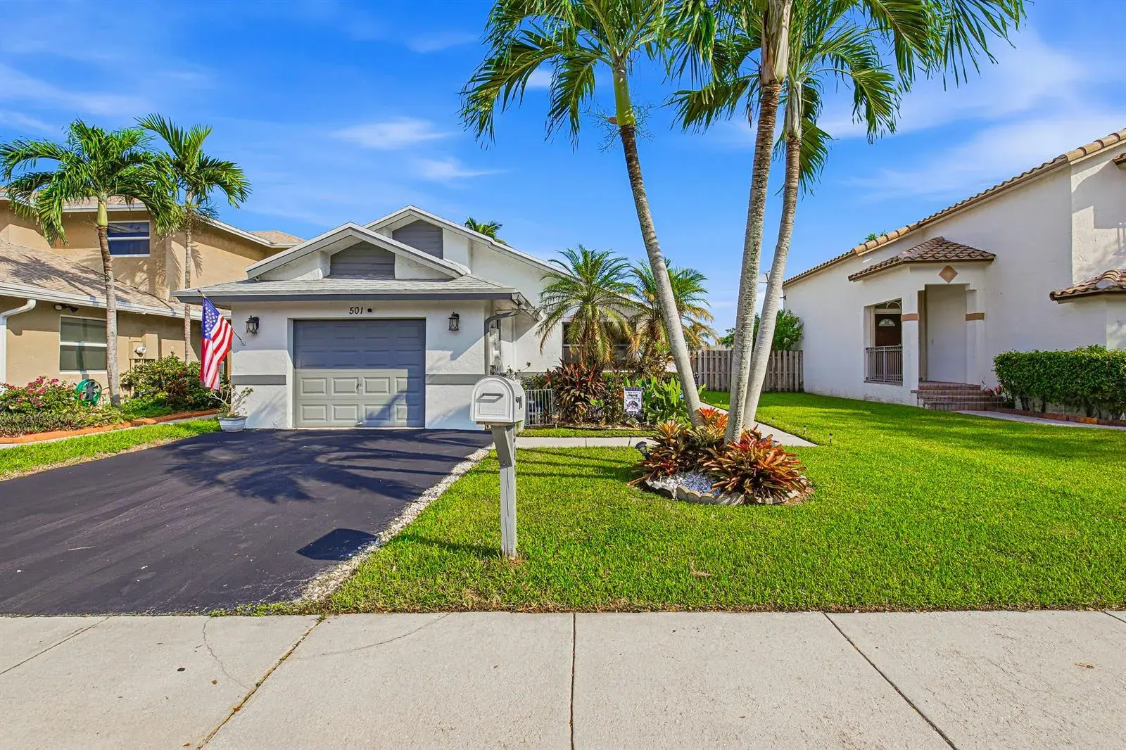3 bedroom 2 bath Residential for sale at 501 Lakeside Circle, Sunrise FL 33326