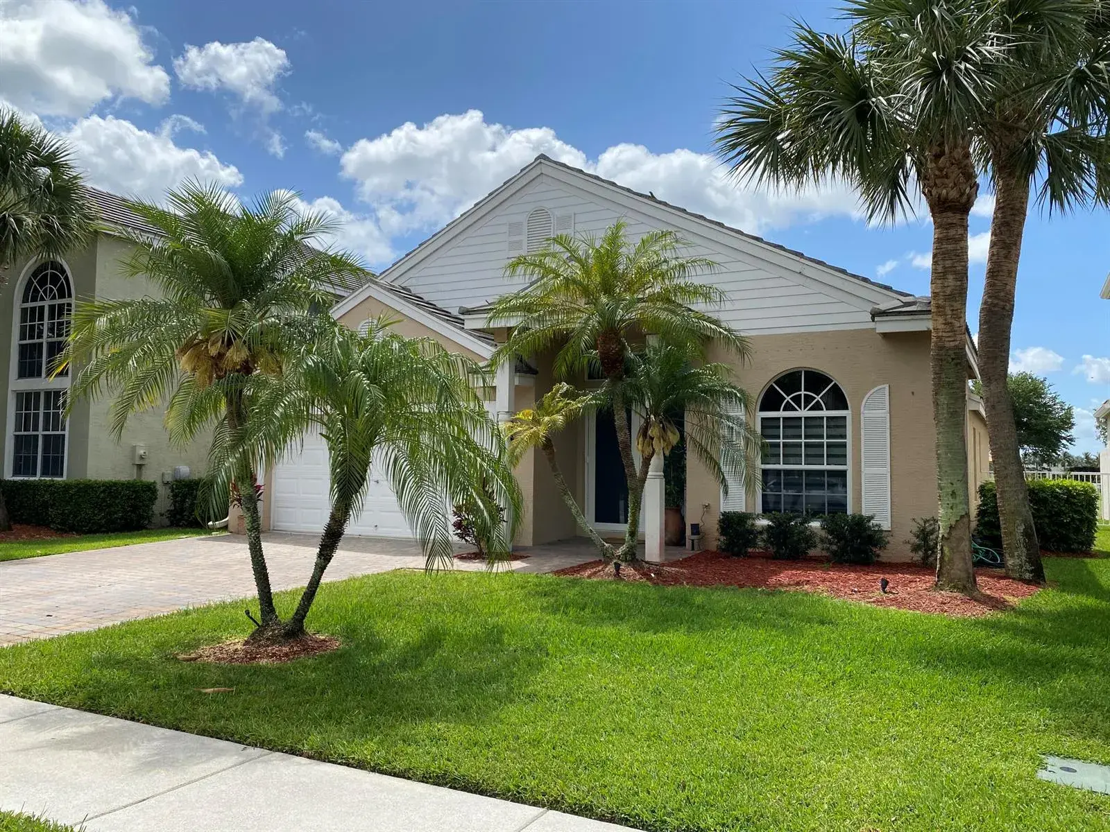 3 bedroom 2 bath Residential for sale at 325 Berenger Walk, Royal Palm Beach FL 33414