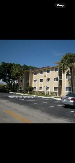 2 bedroom 2 bath Residential for sale at 211 PALM Circle E, Pembroke Pines FL 33025