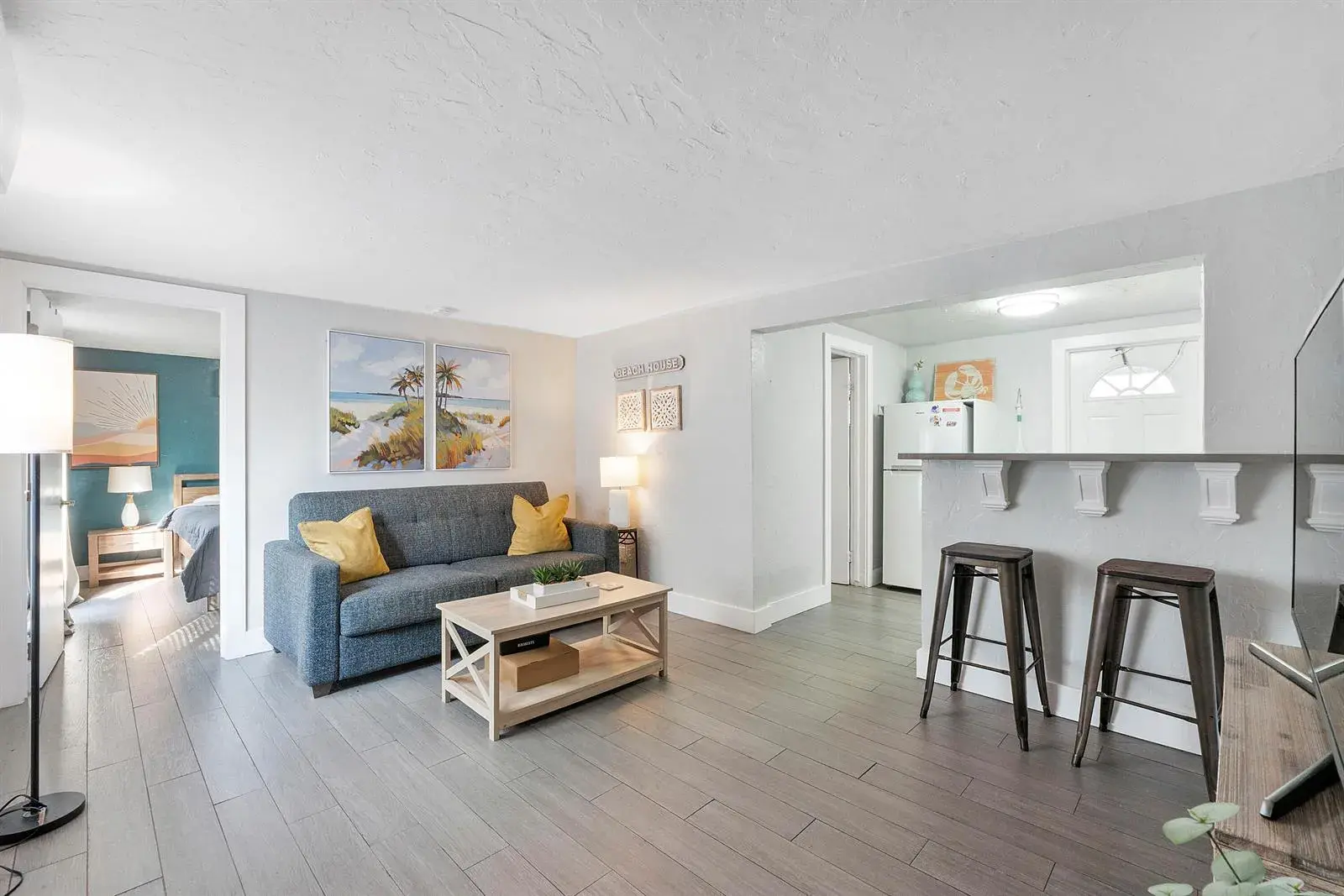 1 bedroom 1 bath Residential Lease for rent at 551 SW 13th Avenue # 3, Fort Lauderdale FL 33312
