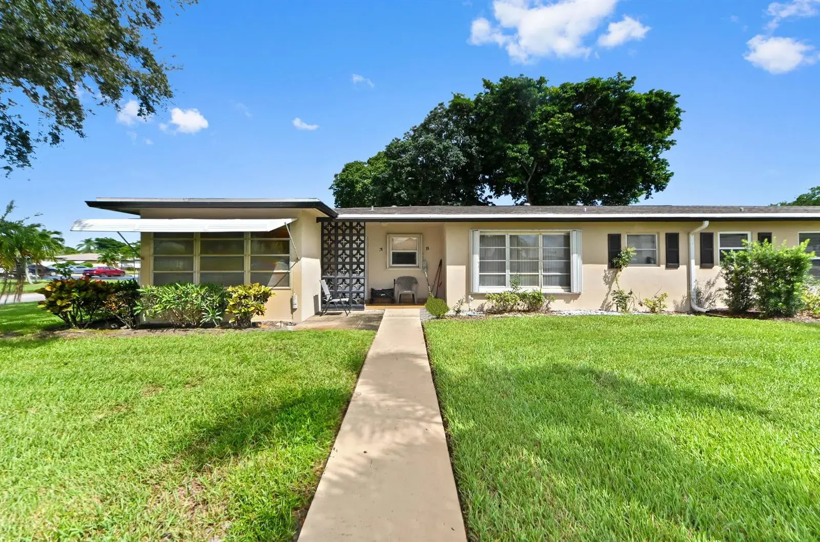 2 bedroom 2 bath Residential for sale at 947 Circle Drive # A, Delray Beach FL 33445