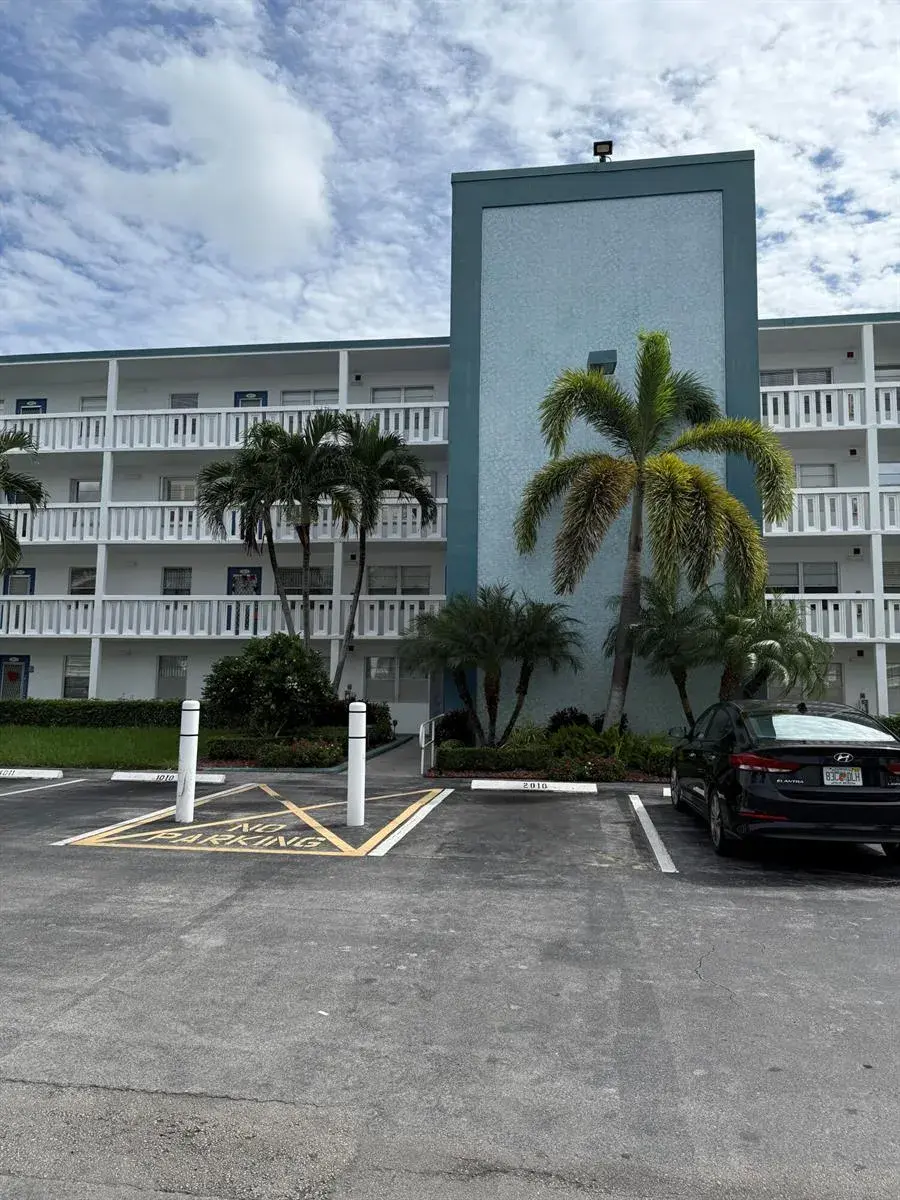 2 bedroom 1 bath Residential for sale at 1008 EXETER A, Boca Raton FL 33434
