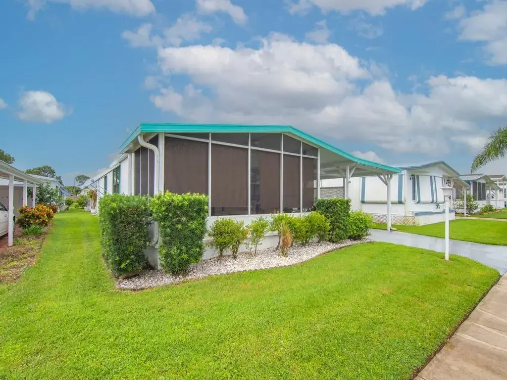 2 bedroom 2 bath Residential for sale at 4800 SE Federal Highway, Stuart FL 34994