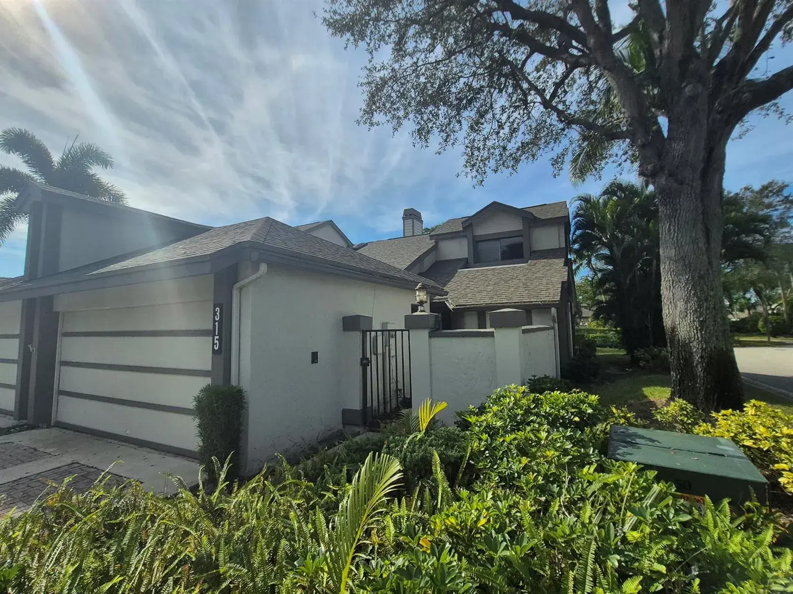 2 bedroom 2 bath Residential for sale at 315 LANDINGS Boulevard, FL 33413