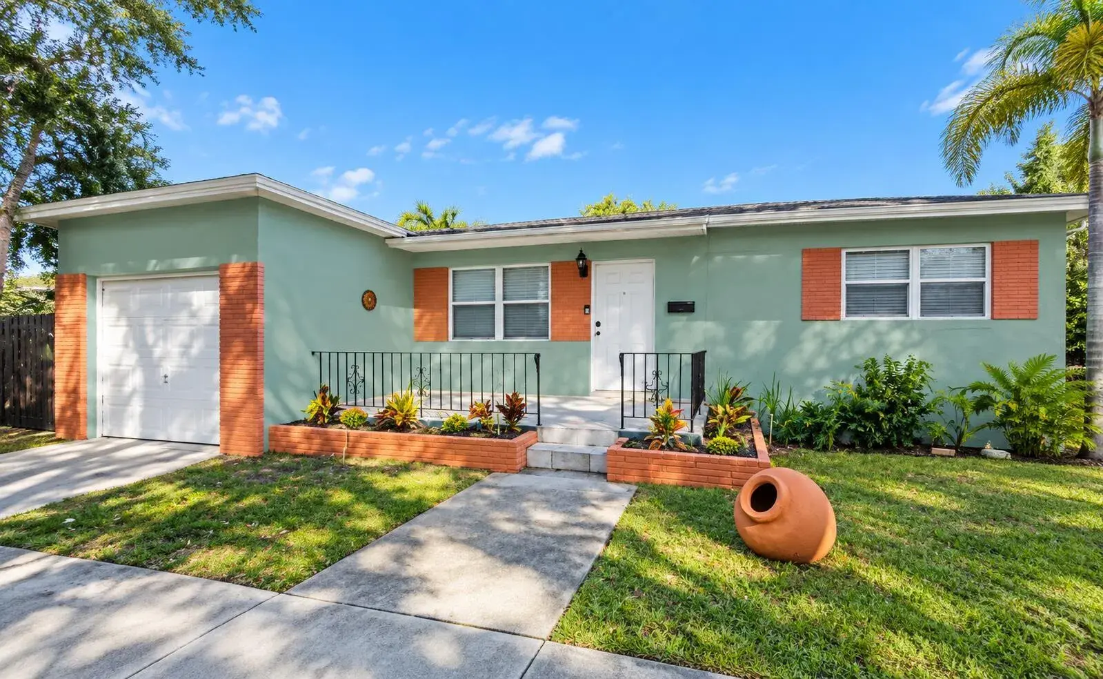 2 bedroom 2 bath Residential Lease for rent at 805 S 26TH Avenue, Hollywood FL 33020