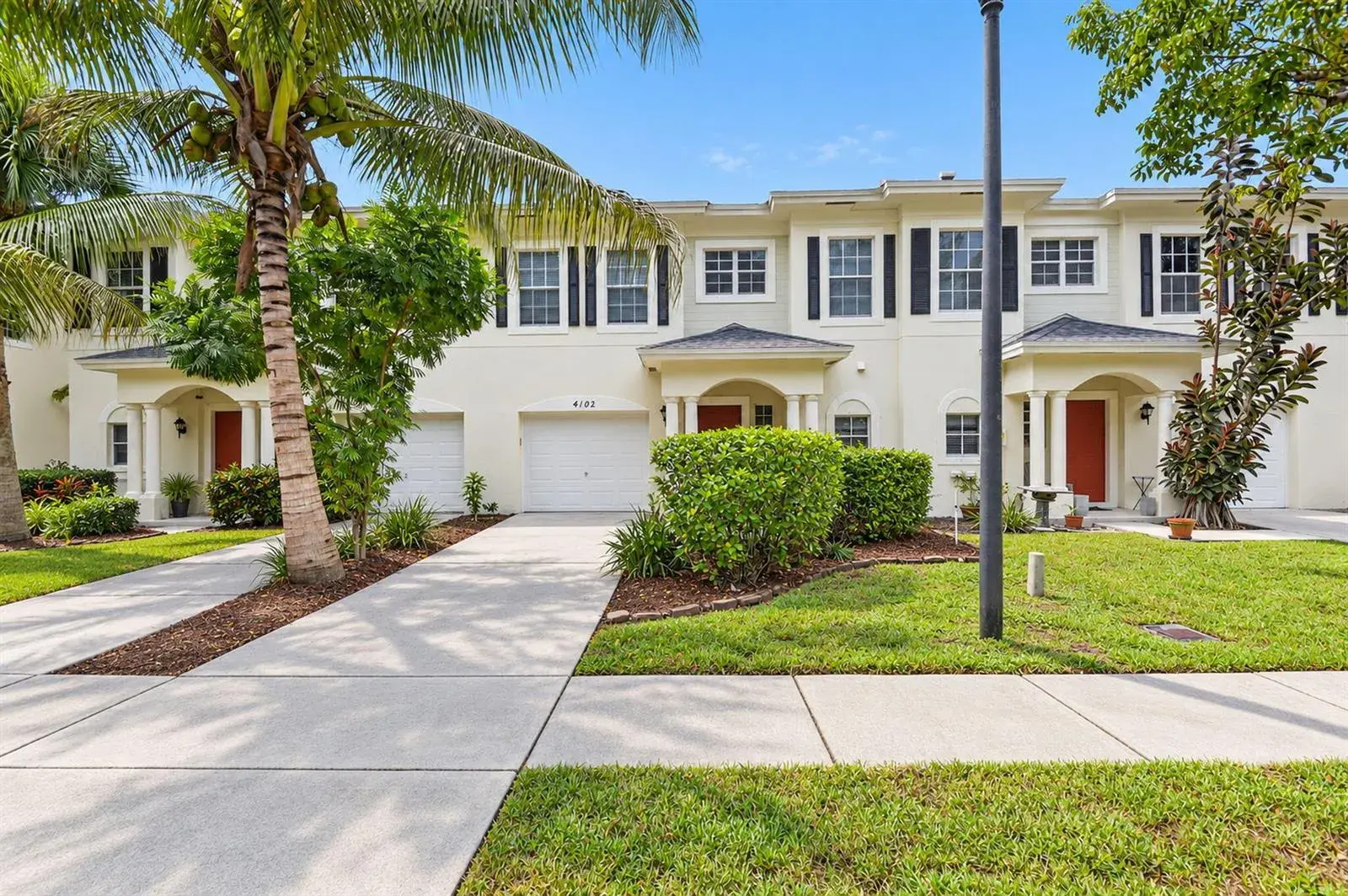 2 bedroom 2 bath Residential for sale at 4102 Emerald Vista # 4102, Lake Worth FL 33461