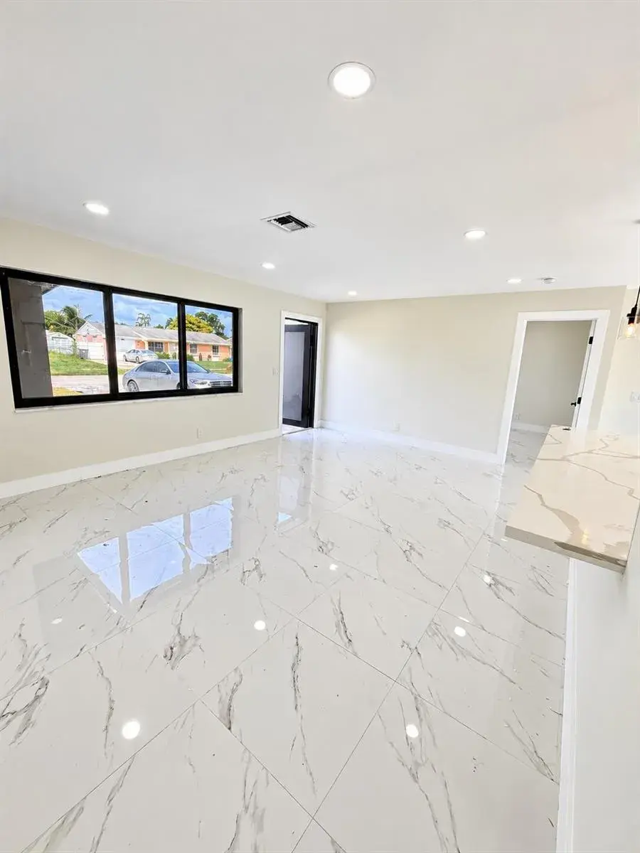 4922 ROYAL S, West Palm Beach FL 33415