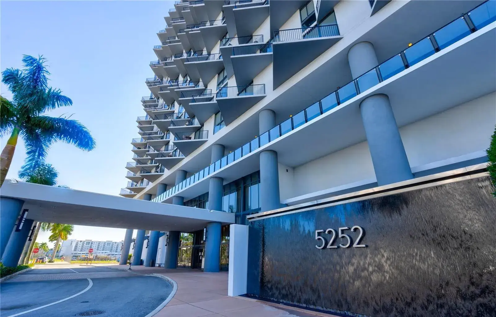 1 bedroom 1 bath Residential for sale at 5252 NW 85th Avenue # 1607, Doral FL 33166