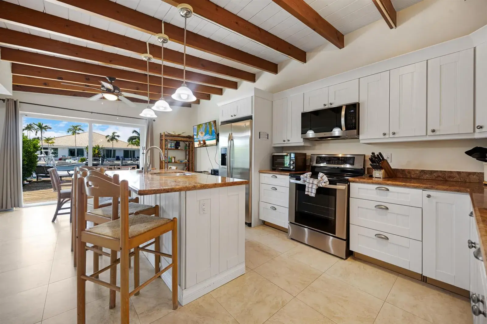133 8TH Street, FL 33051
