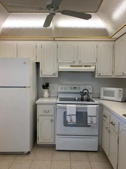 1 bedroom 1 bath for sale at 194 Monaco Way, Delray Beach FL 33446