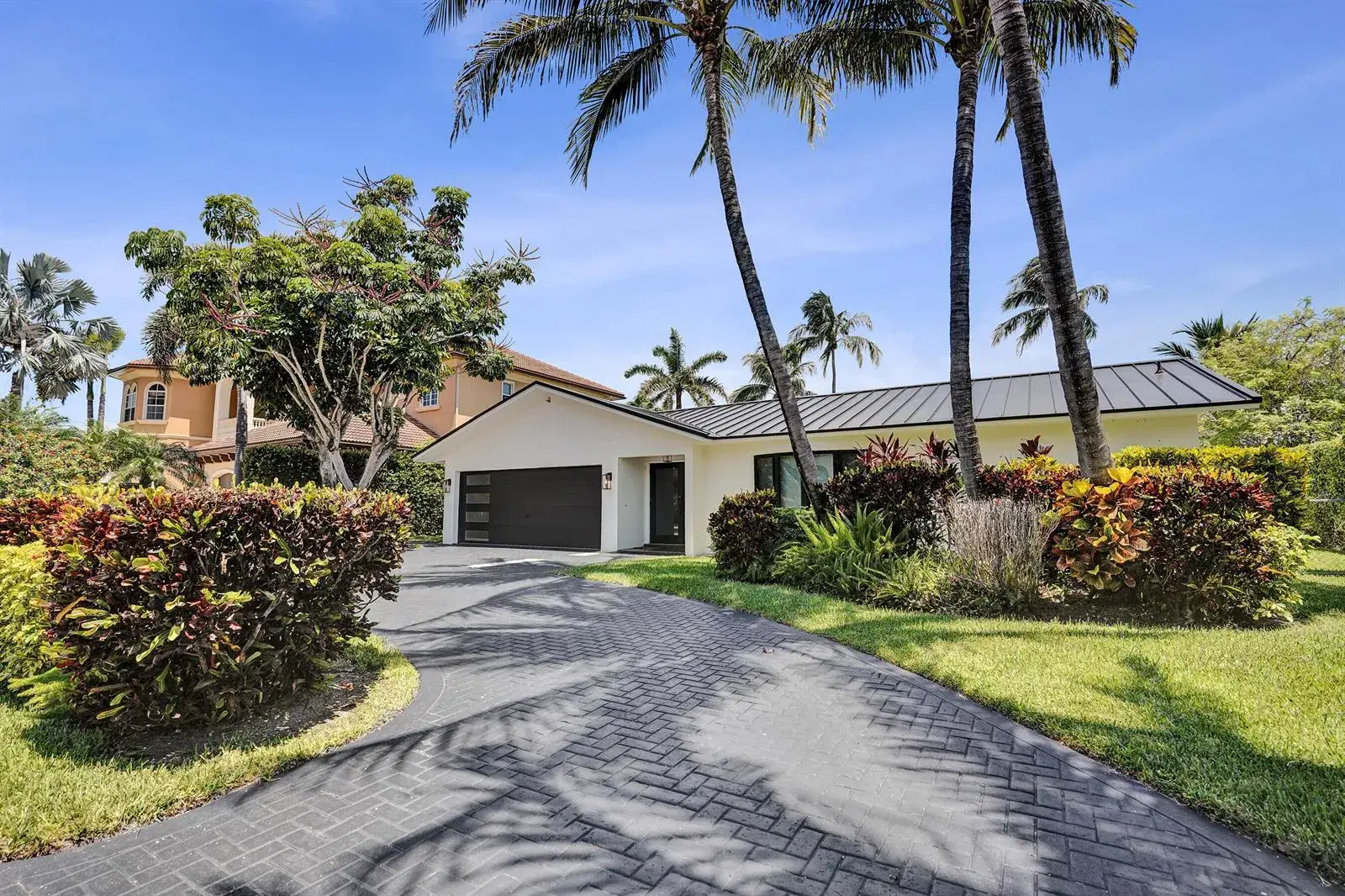 3 bedroom 3 bath for sale at 933 Banyan Drive, Delray Beach FL 33483