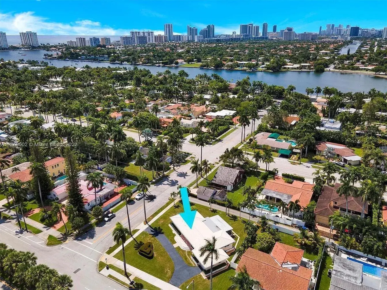 3 bedroom 2 bath Residential for sale at 1200 HOLLYWOOD Boulevard, Hollywood FL 33019