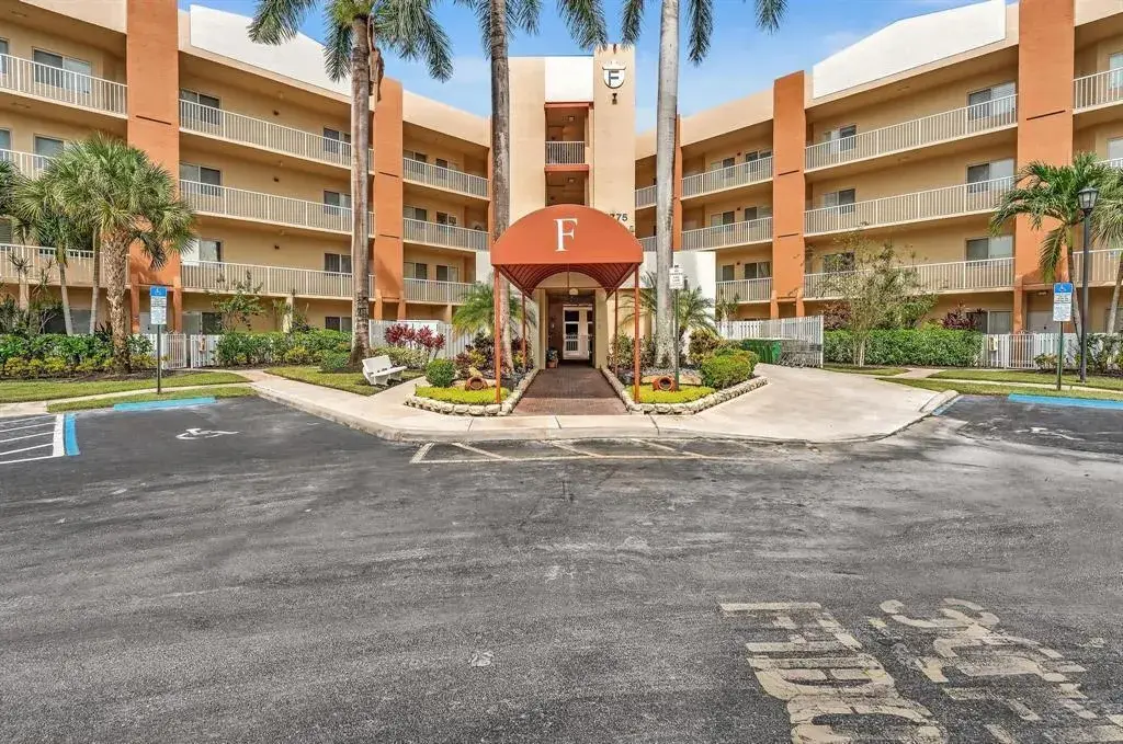 2 bedroom 2 bath Residential for sale at 7775 YARDLEY Drive # 403, Tamarac FL 33321