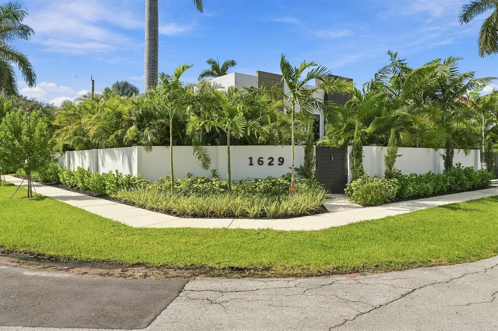 3 bedroom 3 bath Residential for sale at 1629 NE 1ST Avenue, Fort Lauderdale FL 33305