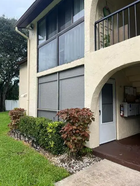 2 bedroom 1 bath Residential for sale at 3625 LA AIRES Court # 1, FL 33463