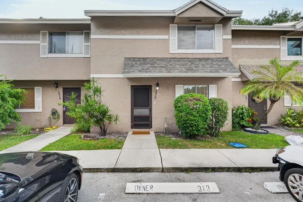 2 bedroom 2 bath Residential for sale at 1317 SUSSEX Drive, North Lauderdale FL 33068