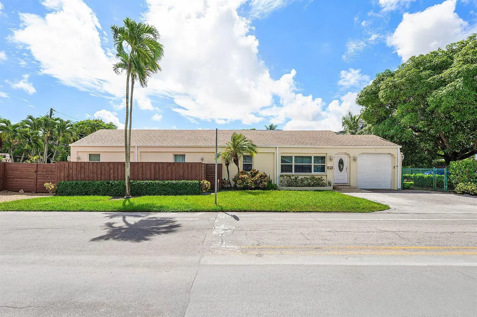 4 bedroom 3 bath Residential for sale at 800 NE 6TH Street # 1, Fort Lauderdale FL 33304