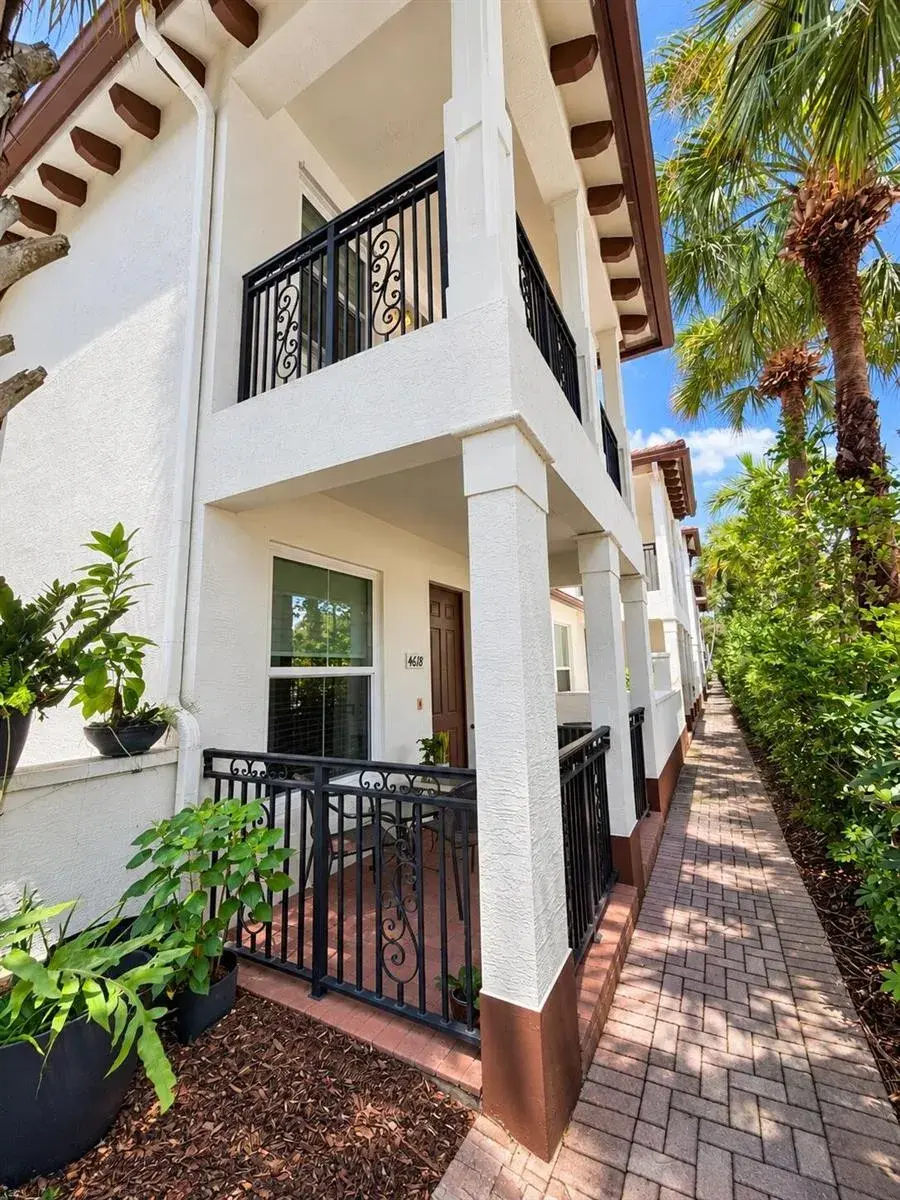 3 bedroom 2 bath Residential for sale at 4618 Monarch Way, Coconut Creek FL 33073