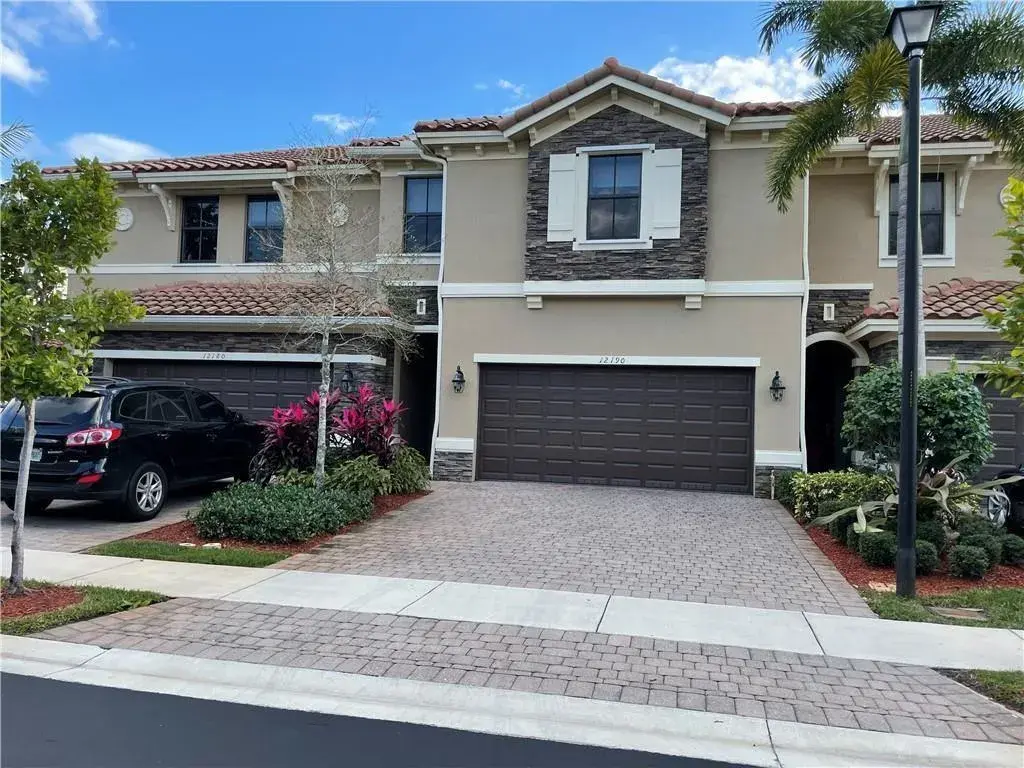 4 bedroom 3 bath Residential for sale at 12190 VILLAGE Place, Davie FL 33325