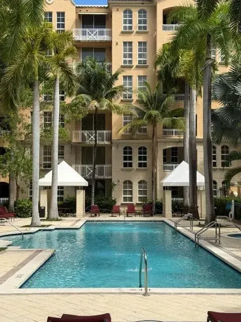 2 bedroom 2 bath Residential for sale at 3001 NE 185TH Street # 137, Aventura FL 33180