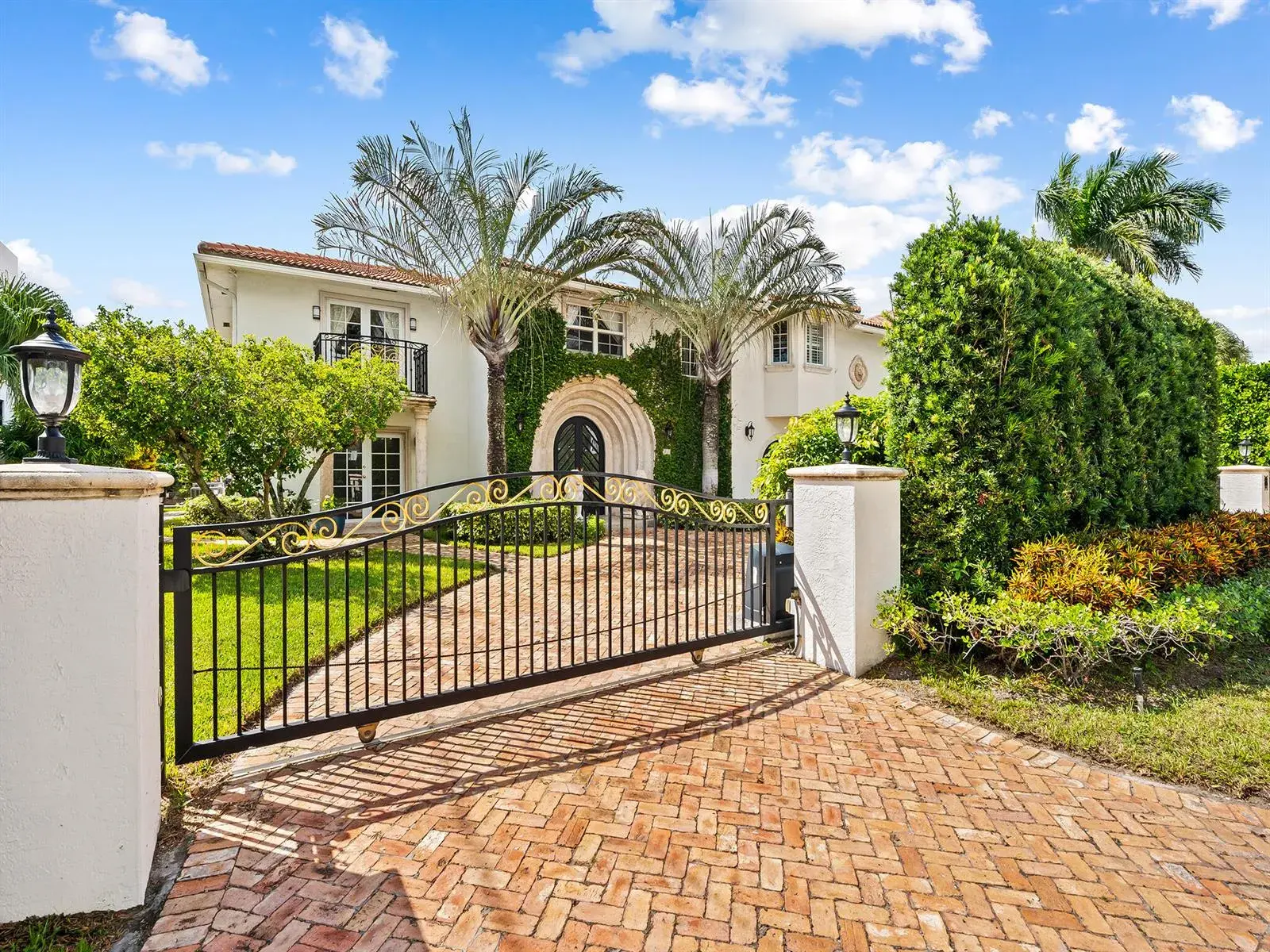 6 bedroom 4 bath Residential for sale at 708 SE 7TH Street, Delray Beach FL 33483