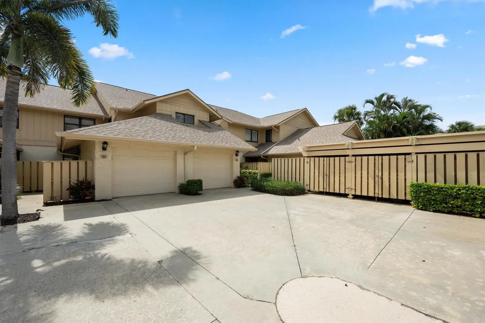 3 bedroom 2 bath Residential for sale at 17110 Waterbend Drive # 220, Jupiter FL 33477
