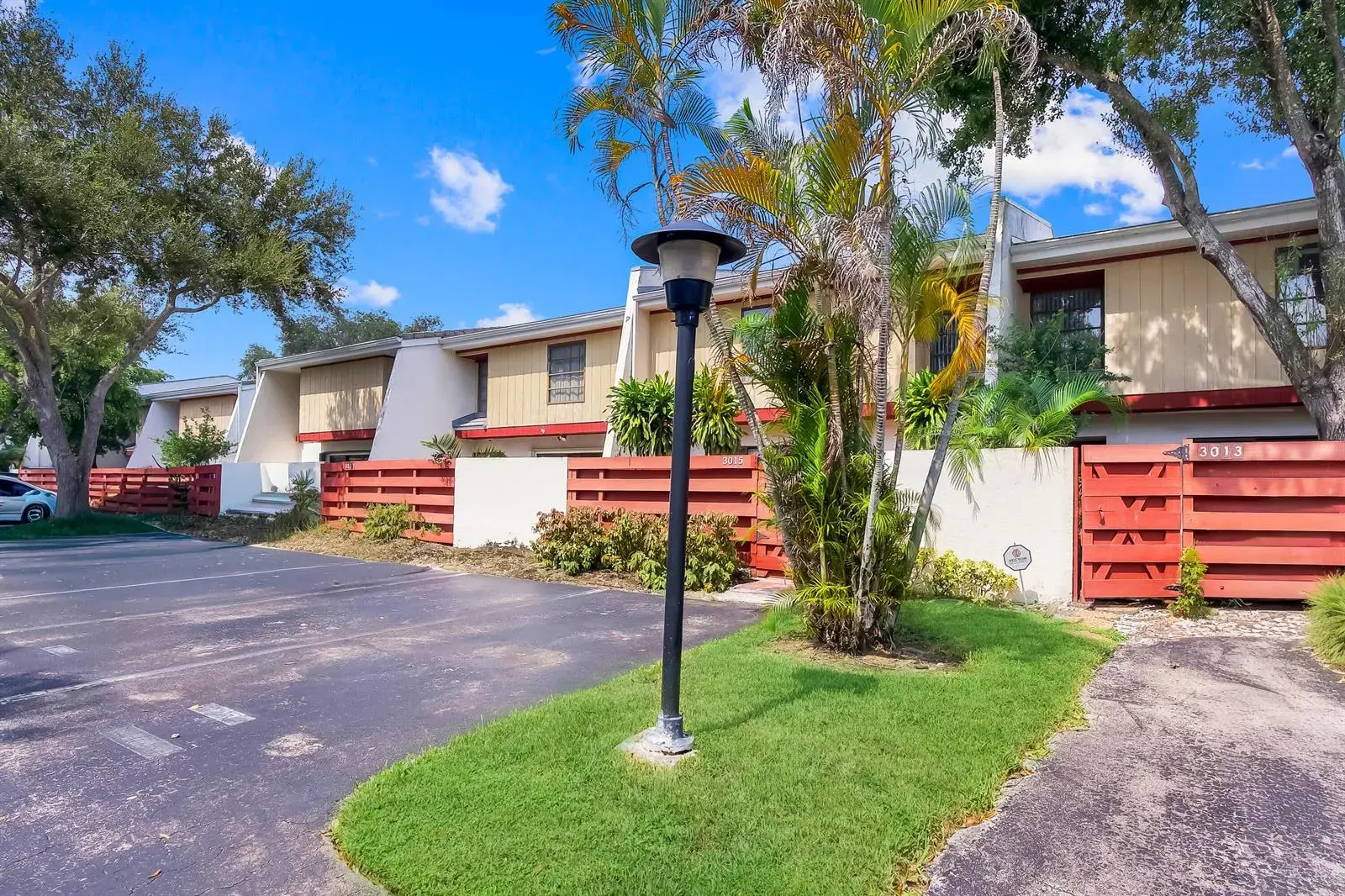 3 bedroom 2 bath Residential for sale at 3015 OAKTREE Lane Unit 277, Hollywood FL 33021