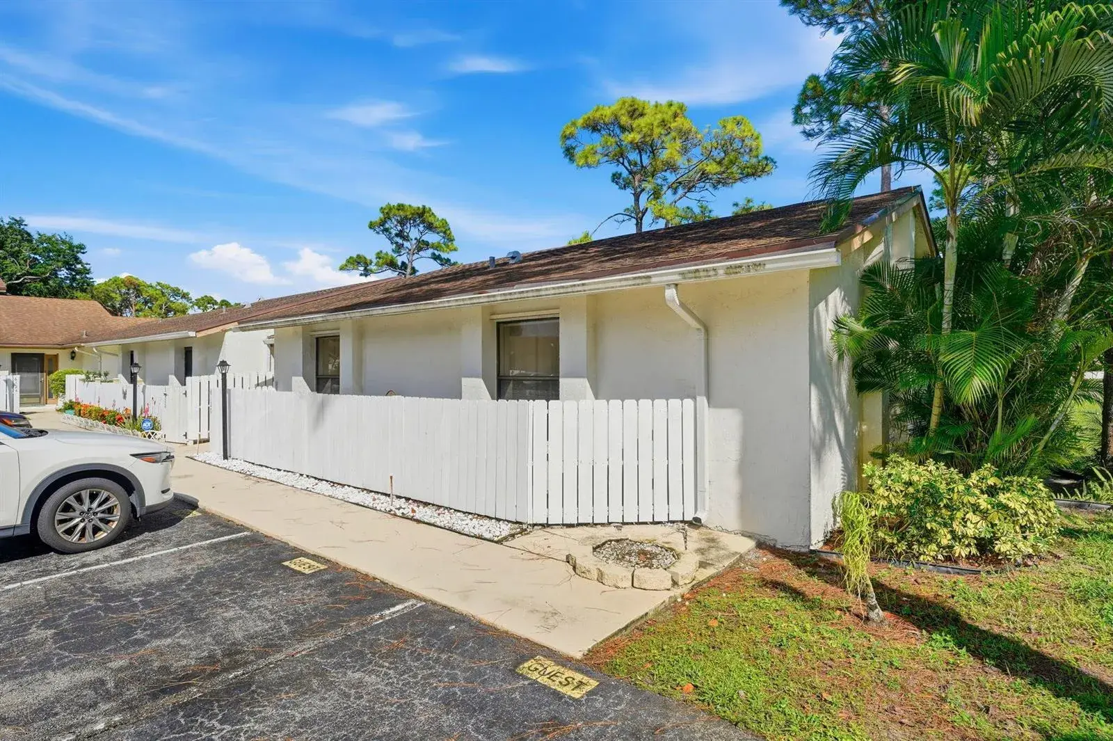 2 bedroom 2 bath Residential for sale at 6120 NEWSTEAD Court, FL 33463