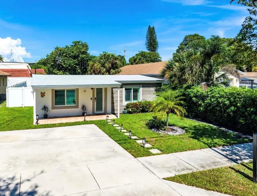 2 bedroom 1 bath Residential for sale at 161 NE 15TH Terrace, Boca Raton FL 33432