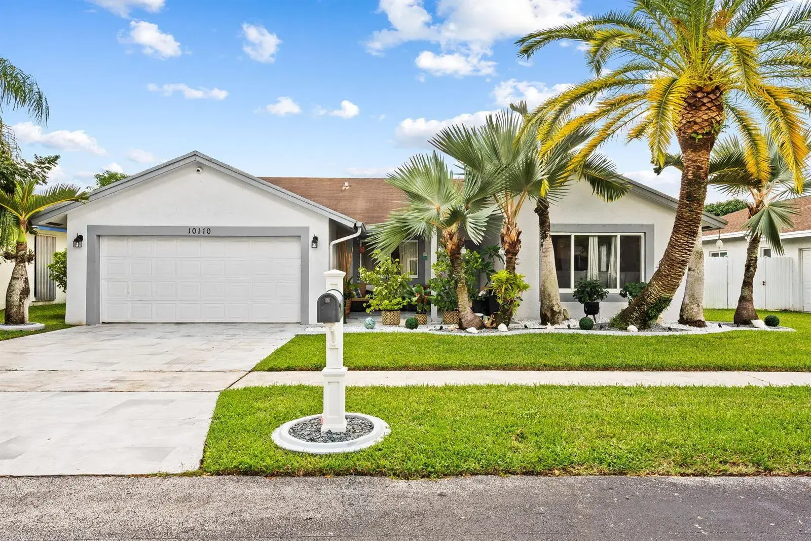 4 bedroom 2 bath Residential for sale at 10110 SW 16TH Place, Davie FL 33324