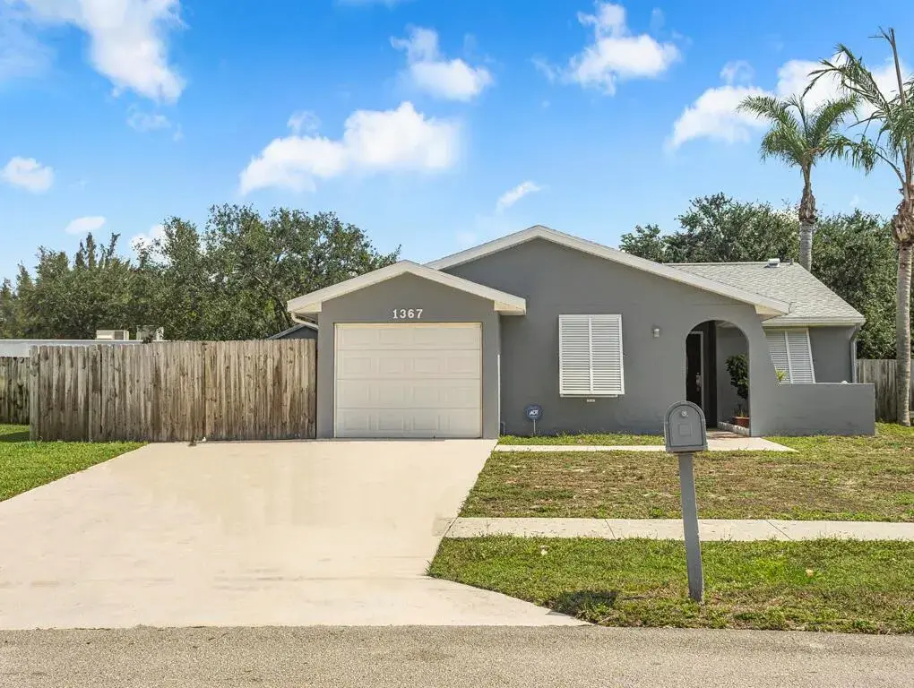 3 bedroom 2 bath Residential for sale at 1367 ELMBANK Way, Royal Palm Beach FL 33411
