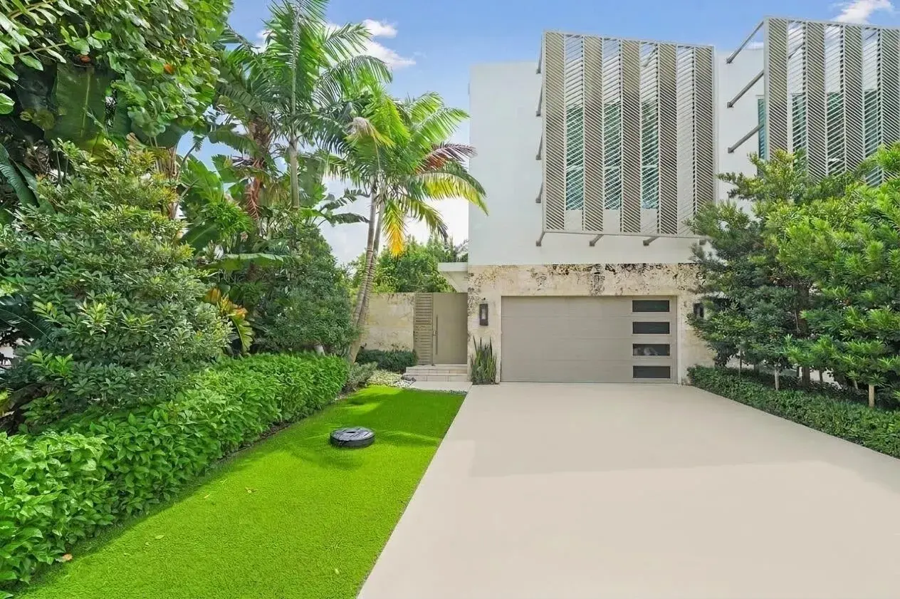 3 bedroom 3 bath Residential for sale at 724 N LAKE Avenue N, Delray Beach FL 33483