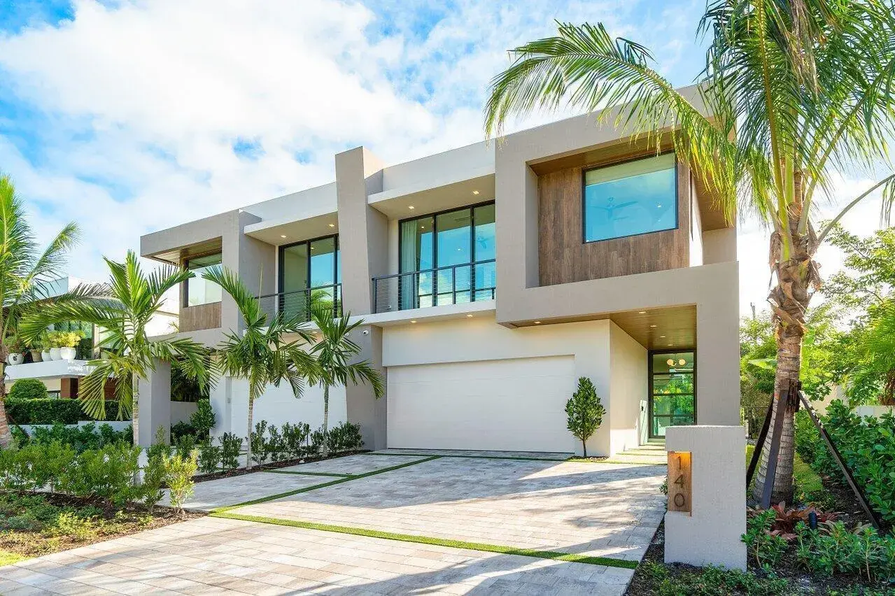 4 bedroom 4 bath Residential for sale at 140 NE WAVECREST Way, Boca Raton FL 33432