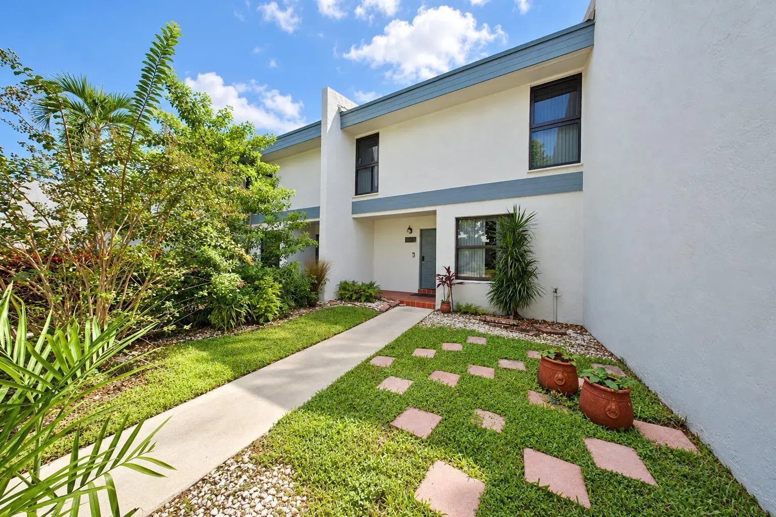 9240 NW 14th Street, Pembroke Pines FL 33024