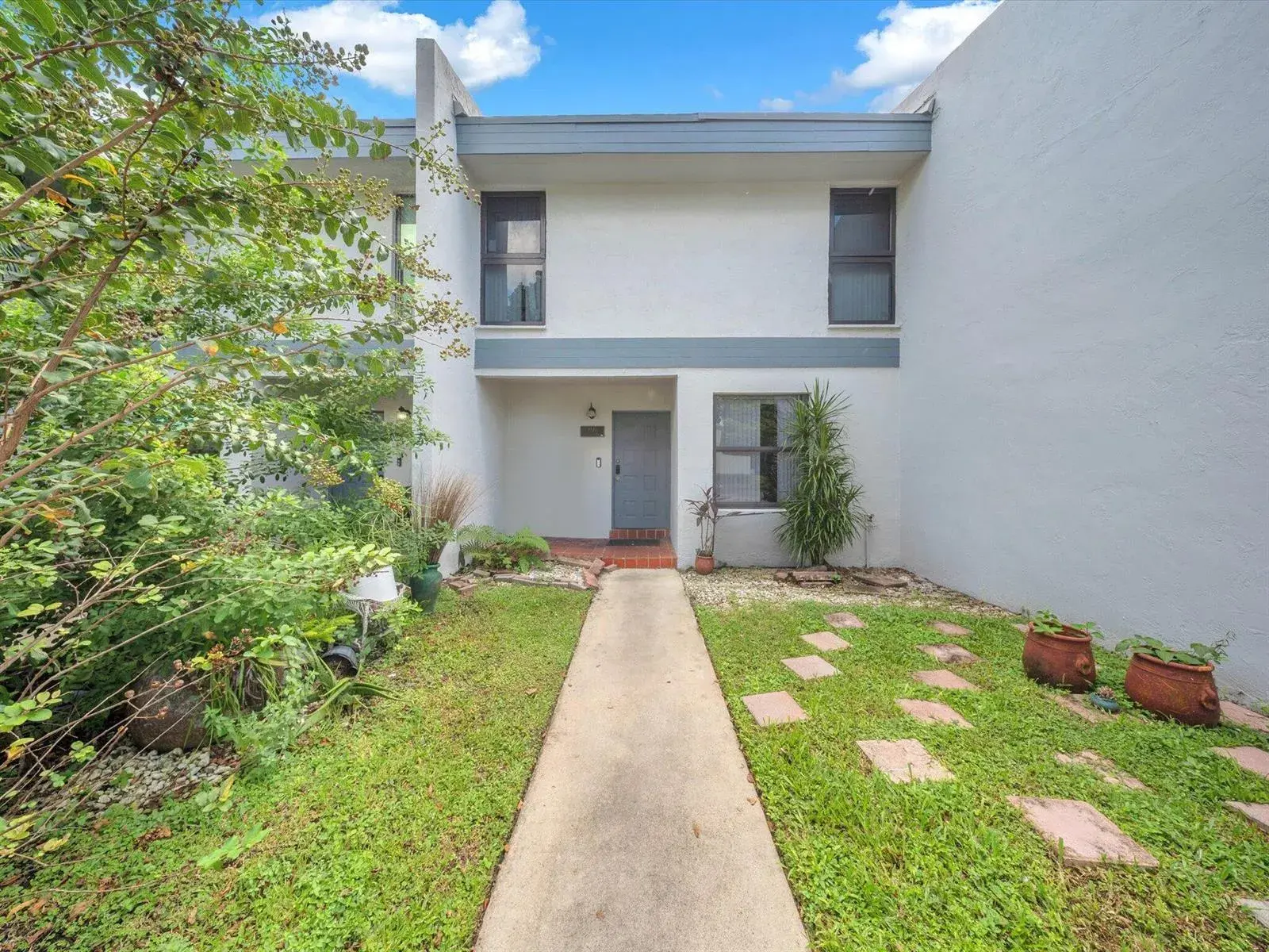 9240 NW 14th Street, Pembroke Pines FL 33024