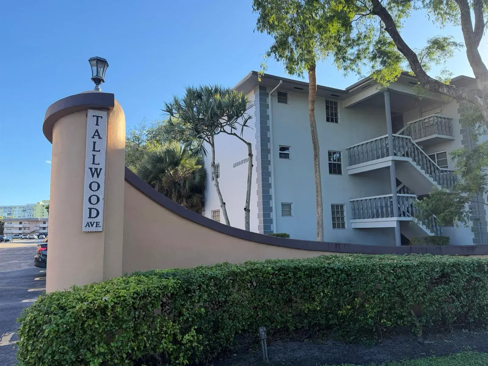 1 bedroom 1 bath Residential for sale at 900 TALLWOOD Avenue # 107, Hollywood FL 33021