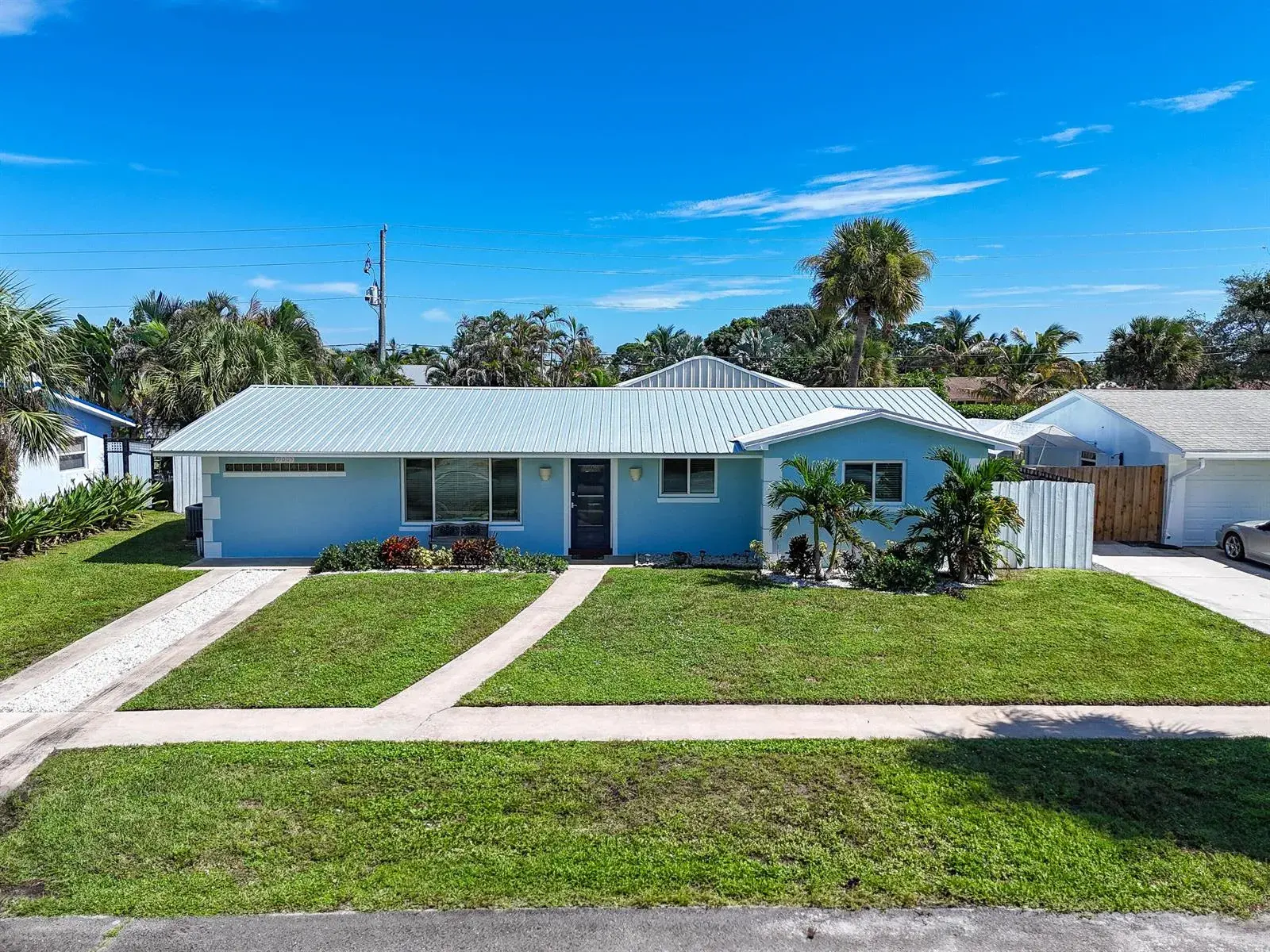 4 bedroom 2 bath Residential for sale at 19005 SE SOUTHGATE Drive, Tequesta FL 33469