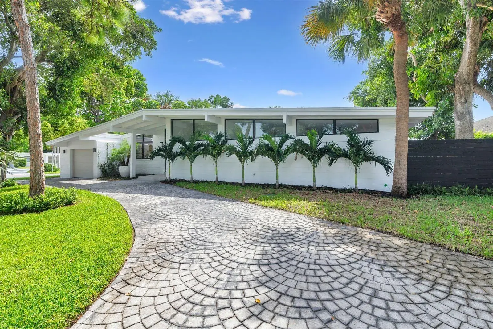 4 bedroom 3 bath Residential for sale at 7512 W Lake Drive, West Palm Beach FL 33406