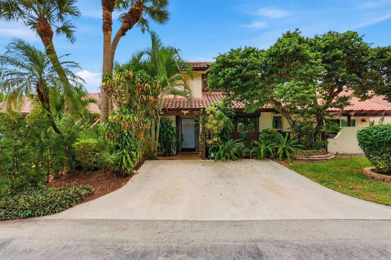 3 bedroom 2 bath Residential for sale at 6850 TIBURON Drive, Boca Raton FL 33433