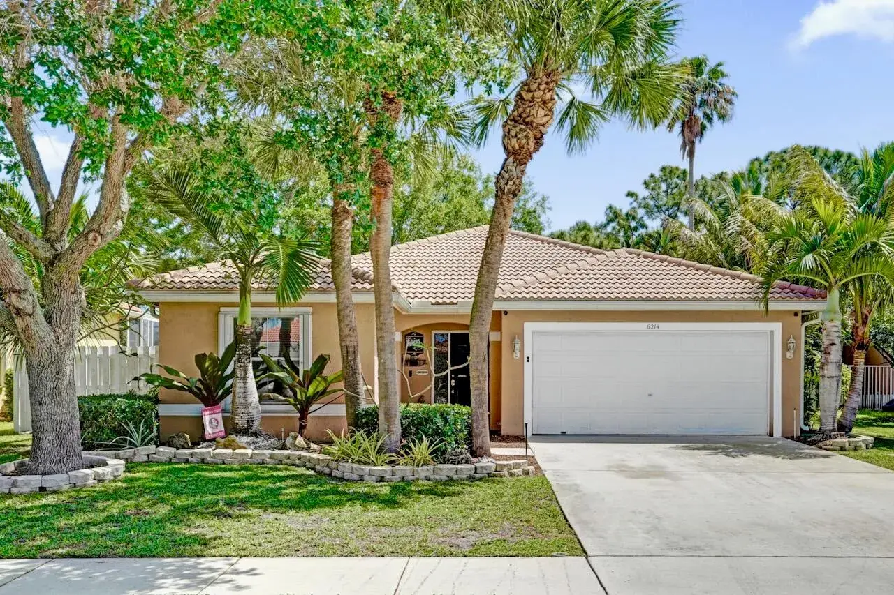 3 bedroom 2 bath Residential for sale at 6214 SAND HILLS Circle, Lake Worth FL 33463