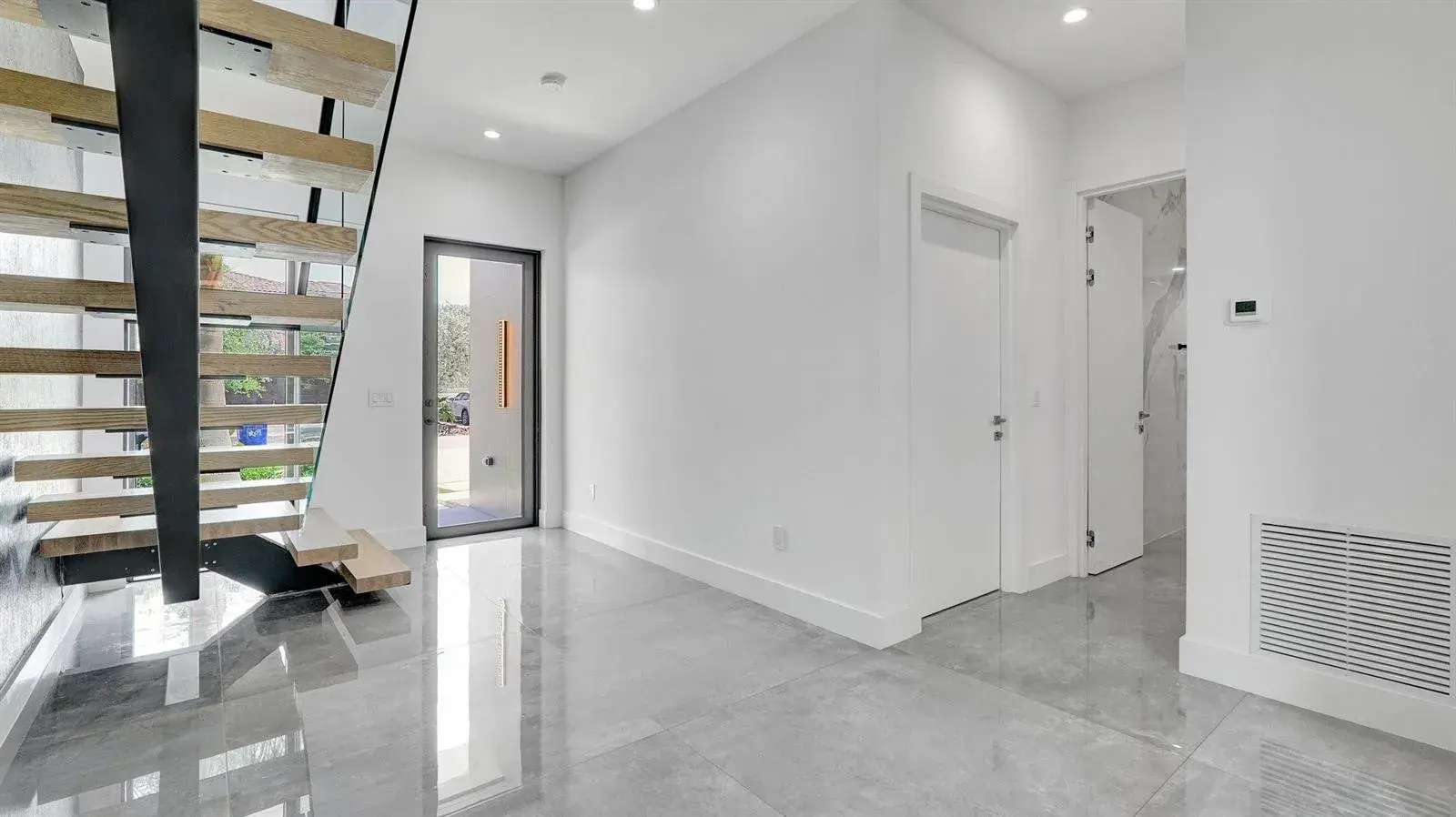 1620 NE 5TH Court # B, Fort Lauderdale FL 33301