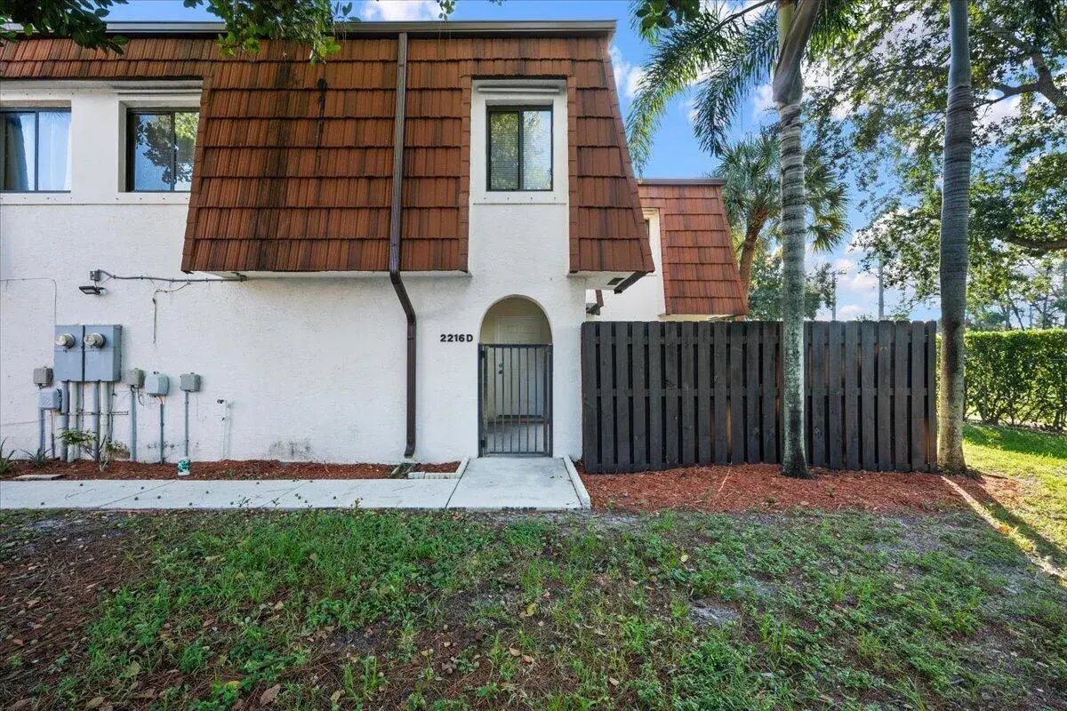 2216 WHITE PINE Circle # D, FL 33415