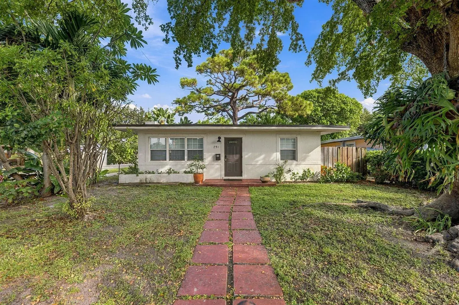 2 bedroom 1 bath Residential for sale at 251 SW 22ND Street, Fort Lauderdale FL 33315