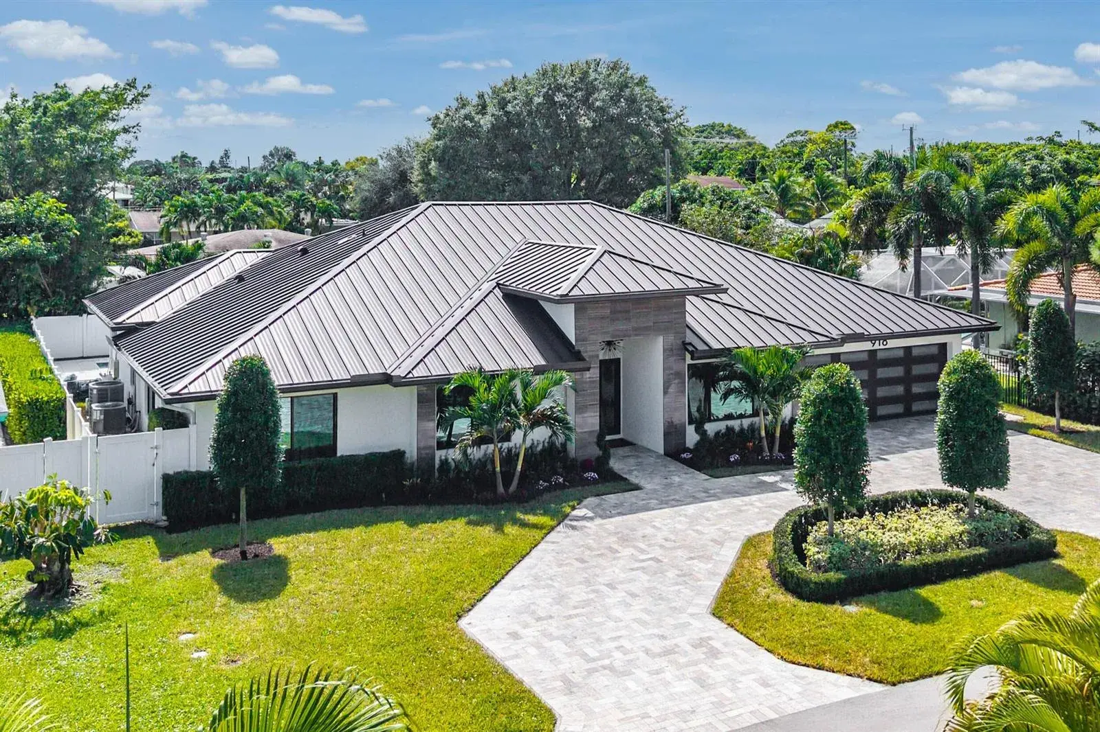 4 bedroom 4 bath Residential for sale at 918 SW 28th Avenue, Boynton Beach FL 33435
