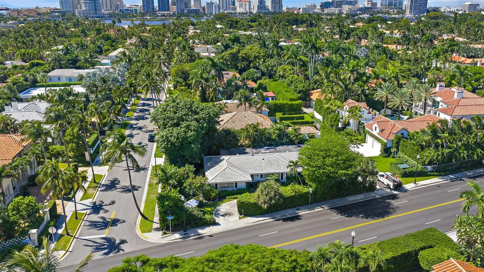 4 bedroom 3 bath Residential for sale at 190 S County Road, Palm Beach FL 33480