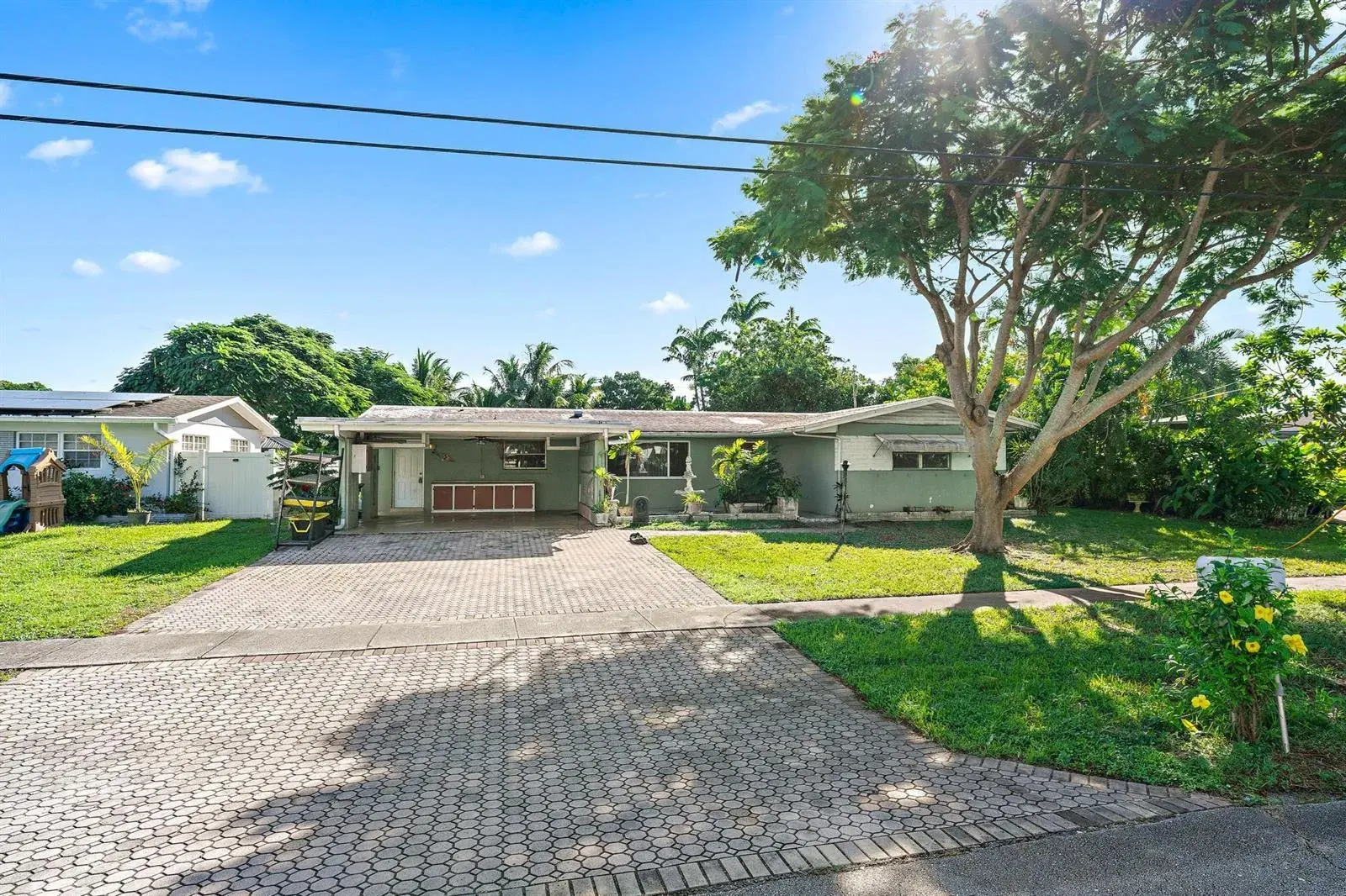 3 bedroom 2 bath Residential for sale at 216 TAM O SHANTER Drive, Palm Springs FL 33461