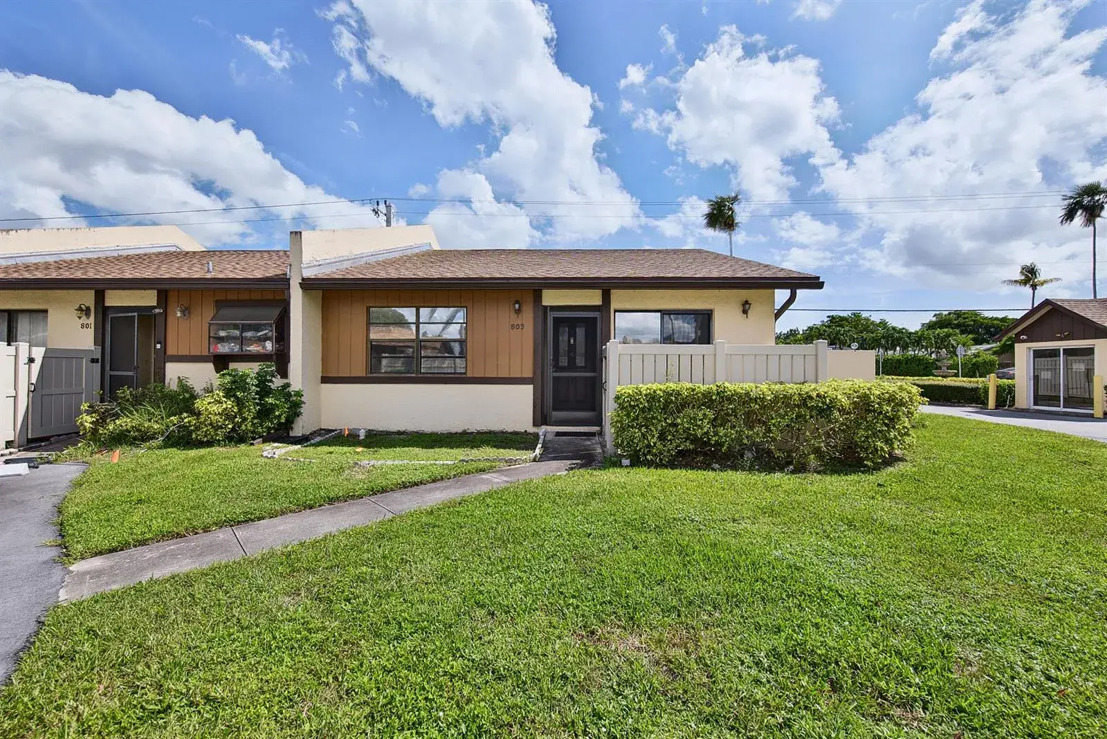 2 bedroom 2 bath Residential for sale at 803 Banks Road, Margate FL 33063
